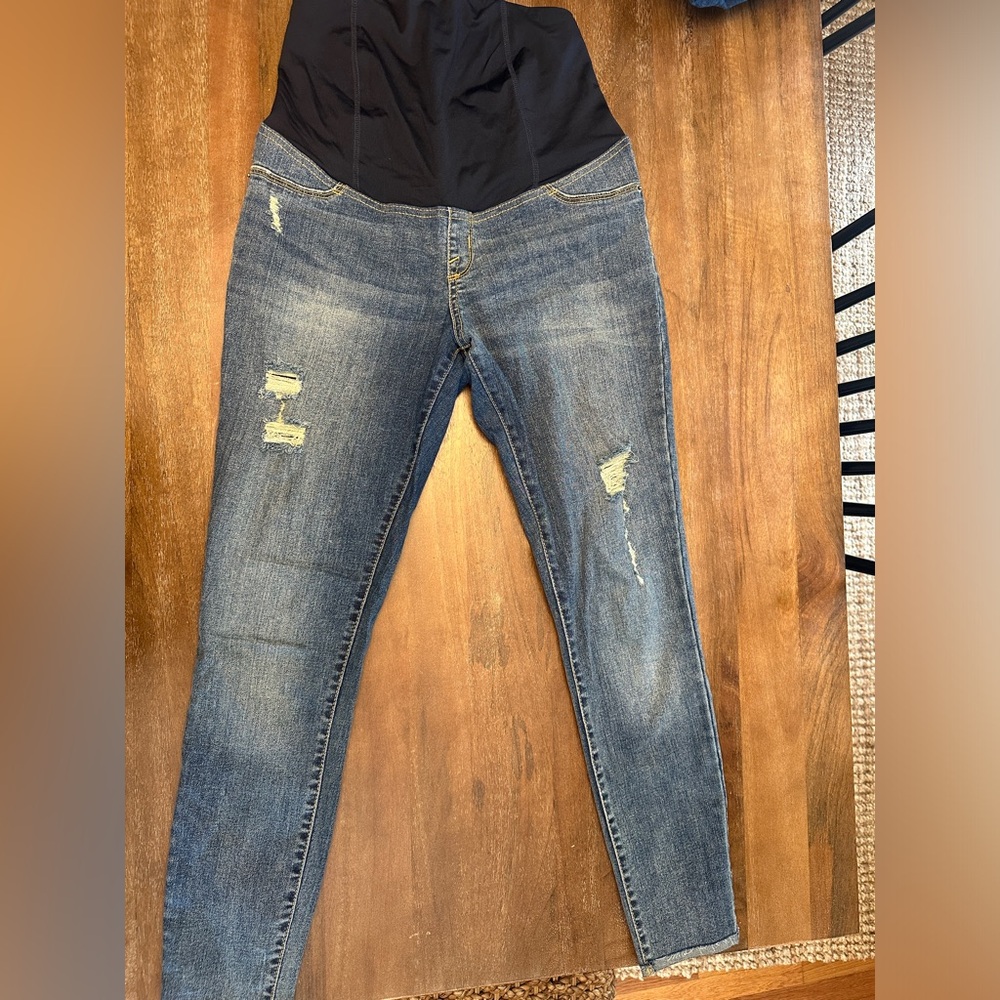 Women’s Maternity Over the Belly Destroyed Skinny Jeans; Sz 4